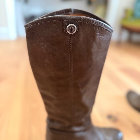 Frye - Melissa Button 2 - Size 8 - Picture 7 of 11